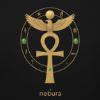 Detailansicht des Nebura Designs „Ankh des Horus“ mit ägyptischem Ankh- und Horus-Symbol