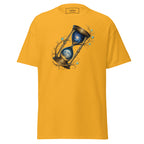 Goldfarbenes Nebura Shirt mit Eternal Sands Motiv auf der Vorderseite, warmes kosmisches Motiv über Zeit und innere Klarheit