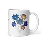 Nebura Galaxyflower Tasse – Rechte Ansicht mit kosmischem Blumen Design und ruhiger Farbwirkung
