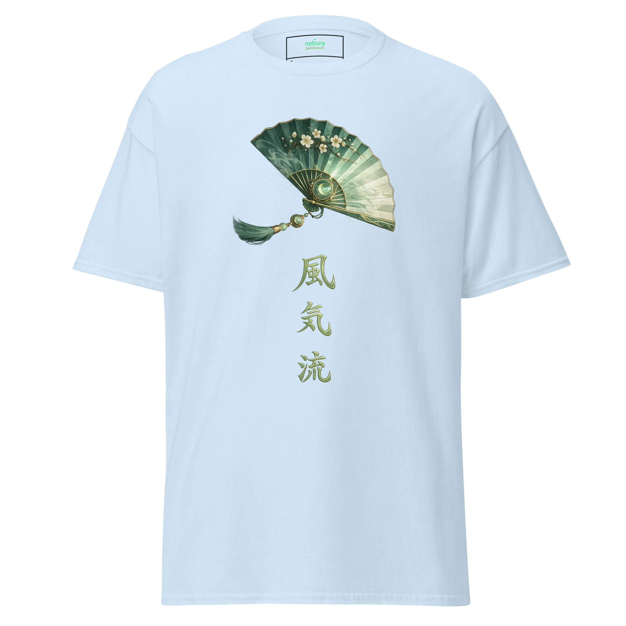 Nebura Jadehauch T-Shirt hellblau mit japanischem Fächer-Motiv und vertikaler Schrift auf der Frontseite