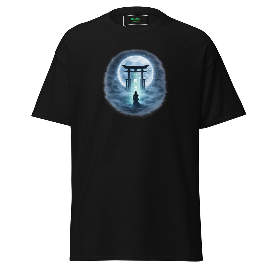 Torii-Tor im Vollmond mit Nebel und leuchtenden Schriftzeichen als Frontprint auf schwarzem T-Shirt