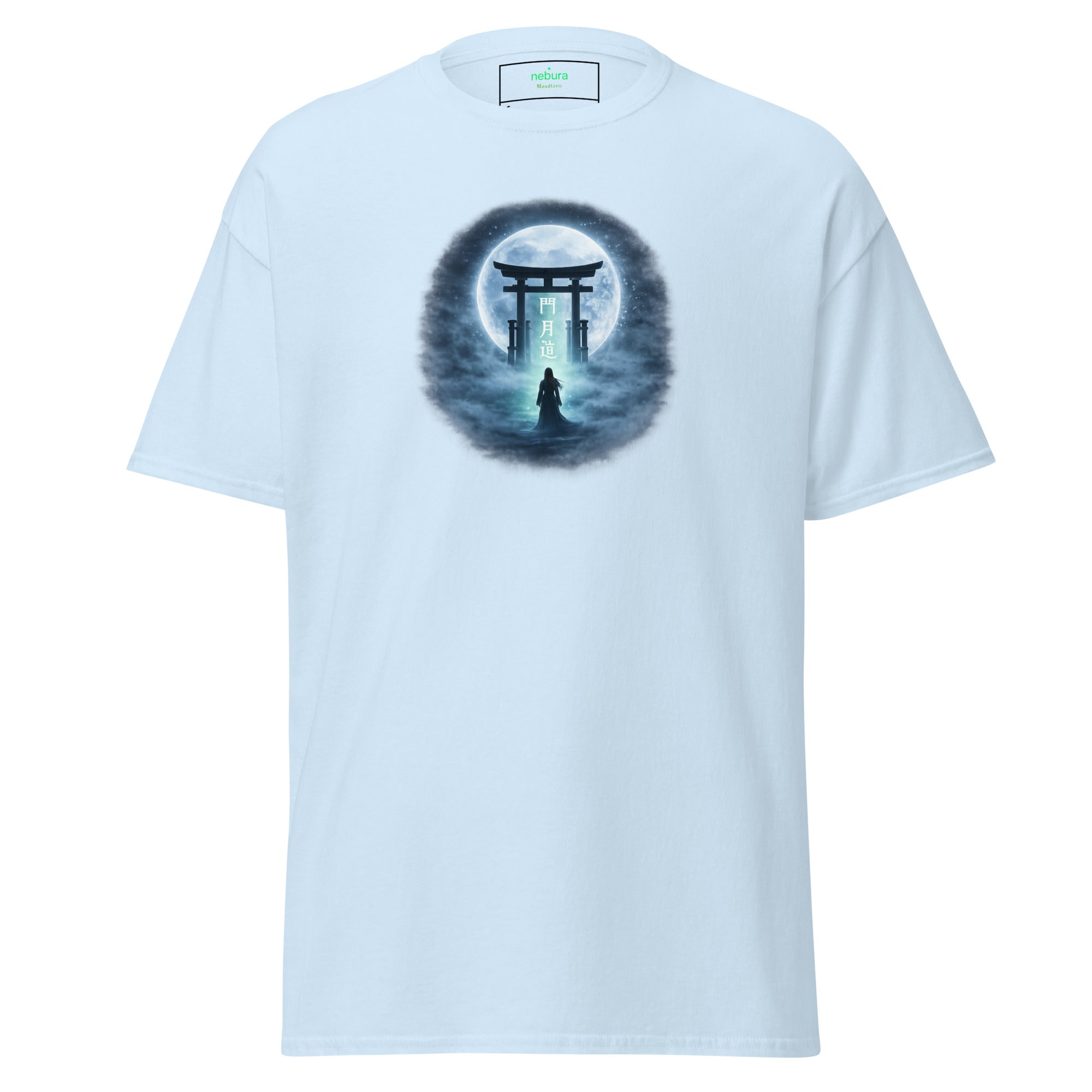 Torii im Mondlicht mit Nebel und leuchtenden Zeichen als Frontmotiv auf hellblauem T-Shirt