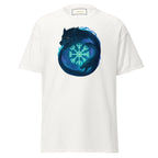 Weißes Nebura Shirt mit Schicksalsbund Motiv auf der Vorderseite, nordisch inspiriertes Design über Weg, Entscheidung und innere Klarheit